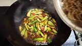 外面漫天大雪，咱吃不起火锅刷羊肉，就吃个猪肉青菜炖粉条