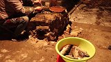 大彭教你鲫鱼新吃法，放了火锅粉和鹌鹑蛋，看着真有食欲