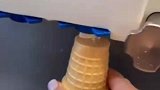 第一次见哑铃冰淇淋，看到成品的那一刻，就问这要怎么吃