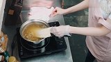 钢琴家的手有多重要？吉娜戴手套做饭，郎朗根本不做家务！