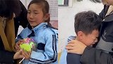 广西南宁：实习老师离校学生哭着不撒手刷屏，还有更暖心的