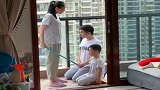 妈妈教育儿子，爸爸上去理论，结果下一秒尴尬了，原谅我笑了