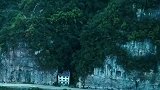 被落石砸穿的崖脚别墅，还敢住人吗？