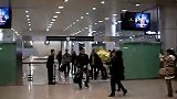 轶可粉丝南京禄口国际机场偶遇苏有朋