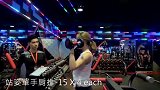 女孩们背部腹部肌肉训练，塑造完美体型