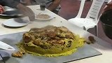 印度富人区用古老手法秘制的咖喱鸡腿饭，看上去还挺有食欲的！