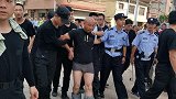 杀3人嫌犯曾春亮为何被当场扒掉裤子？业内人士释疑