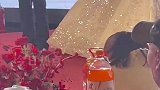婚礼现场男子致辞紧张到全身颤抖