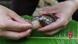 山里小伙吃海鲜，色香味俱全，吃得真带劲儿