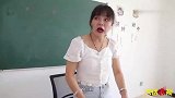 短剧：老师沉迷游戏不上课，学生使出一招“狸猫换太子”唤醒老师