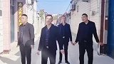 果然这年头男的要是骚起来，就没有女的什么事了！