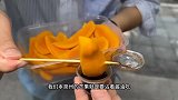福建大叔做水果37年，现在每天14个工人削水果，1天要做1000多斤