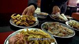 为什么自助餐总是吃几口就饱了？服务员说漏嘴，食客：原来如此