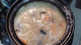 今天做砂锅海鲜粥吃 按照我这样的做法 真的太好吃了 连吃三碗