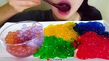 国外美女试吃多彩果冻面条、爆爆珠