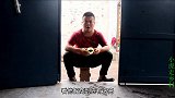 小虎用胶带整蛊金毛，谁知被它秒识破，可真聪明
