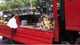 路边卖榴莲的不让带壳走