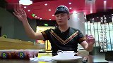 《奔跑吧兄弟》撕名牌大战，陈赫竟然在商场吃小龙虾，渔翁得利