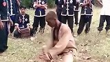 铁头功砸的有点疼，脸都憋通红！