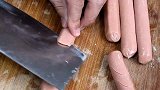地摊小吃“烤肠”的做法，简单好吃，我在家1周吃6次