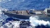 驱逐舰在海上遇到大风浪，舰头都被淹没了！