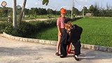 美女的表情不对呀，八戒怕是又要被恶搞了！