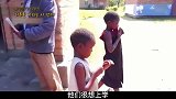 4岁弟弟病魔缠身每天痛苦流泪，4兄弟饭都吃不饱，该怎么办？