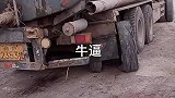 大挂车司机也是个狠人，轮胎都已经磨成这样了，还不停下来换胎！