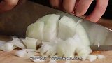 小伙花50块买下一把“生锈刀”，精细打磨后，价值翻了几十倍！