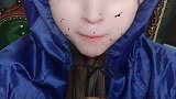 雨衣妹妹吃冰，直接用牙硬磕，看得我都替小姐姐担心