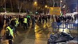 熟人来了！C罗乘车抵达伯纳乌 将现场观战国家德比