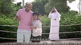 狮子偷袭河马，不料反被河马一口咬住头部，下一秒狮子悲剧了！