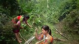 “野人”竟敢偷吃姐妹花的烤鱼，这还得了，说什么也要教训教训他