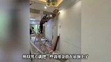 成都男子嫌家里没保险柜，藏一两万在吊顶上，装修工人破顶瞬间现金从天而降