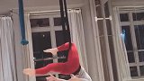 丝带上360度旋转的小姐姐优雅迷人