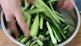客家奶奶级秘制青瓜生做法，入口爽脆好吃，天热做一大盆汁都喝完