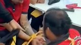 这哥们都被玩懵了