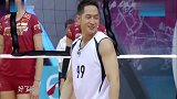 贾乃亮发球前大喊小区发球王,下一秒直击队员脑袋,惊呆众人