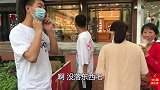 农民王小：带3个孩子疯狂购物，男孩女孩不一样对待媳妇更开心