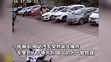 电动汽车突然爆炸，现场腾起巨大火球，车里人吓得大叫一动不动