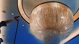 多年未清洗的水晶灯已经黯淡无光 怎样让它焕然一新呢？
