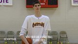 篮球-18年-世上现役最高篮球手7尺7的罗伯特-鲍勃科斯基 简直如幽灵般的身躯高中完全不跳暴扣集锦-新闻