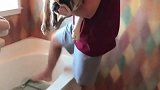 斗牛犬不愿意洗澡，看把它给委屈成啥样了