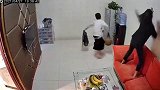 男子回家后，发现老婆孩子正在家里热舞蹦迪