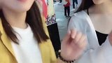 小哥哥花痴，搭讪旁边的小姐姐，现实的样子是真的美