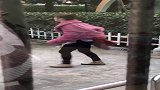 在我家窗外，看到了蒋欣，本人并不胖还挺瘦的！