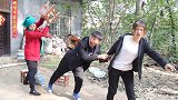 傻女婿给丈母娘过寿，一连番的说错话，丈母娘差点给气死，真逗