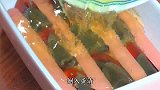 好看又好吃的三色蒸蛋，皮蛋和鸡蛋融合得恰到好处，蘸汁可好吃了