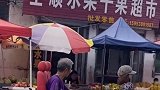 大爷自制“全自动三轮车”，假人“司机”以假乱真