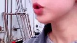 女子未戴眼镜出门，误把铁架当甘蔗！吃一根甘蔗有多困难！